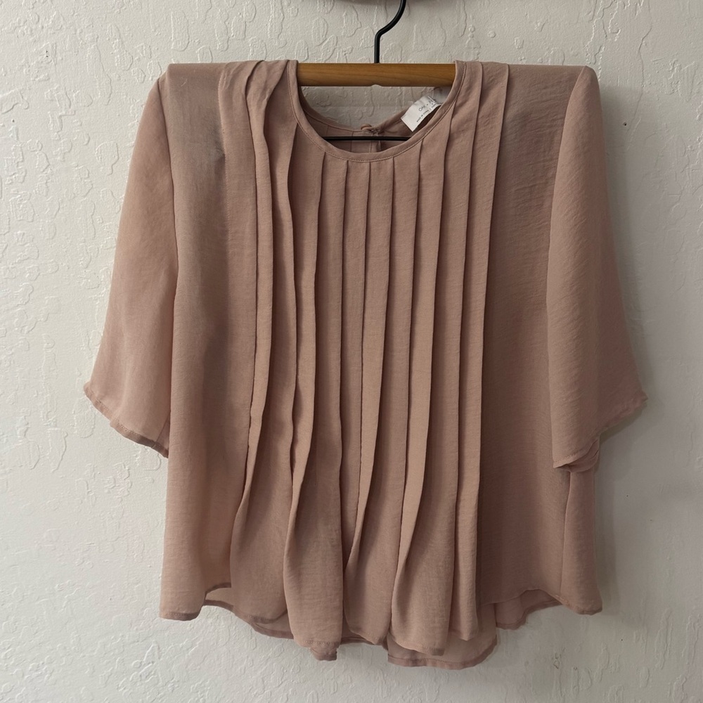 Oak and Fort Tannish Pink Pleated Flowy Blouse Keyhole Back Size Small